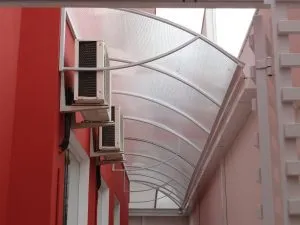 COBERTURA EM POLICARBONATO ALVEOLAR CRISTAL