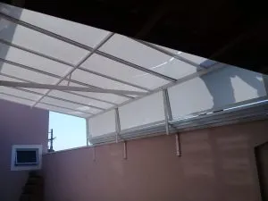 COBERTURA EM POLICARBONATO COMPACTO BRANCO
