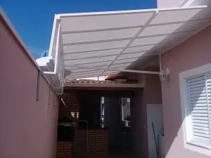 COBERTURA EM POLICARBONATO COMPACTO BRANCO