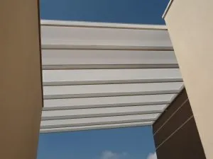 COBERTURA RETA EM POLICARBONATO ALVEOLAR BRANCO