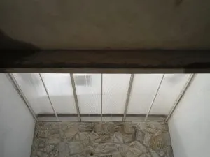 COBERTURA RETA EM POLICARBONATO ALVEOLAR BRONZE