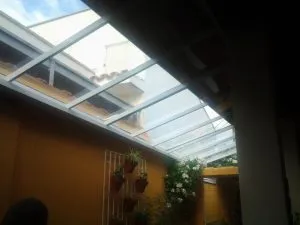 COBERTURA RETA EM POLICATBONATO COMPACTO CRISTAL
