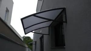 TOLDOS CURVADOS EM LONA CRISTAL