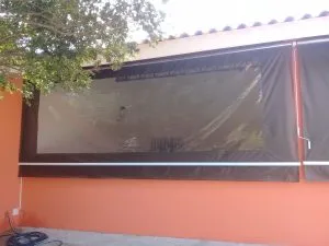 CORTINA ROLÔ COM VISOR