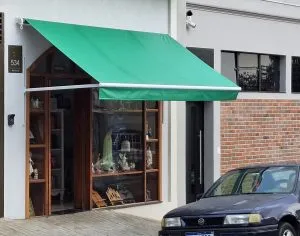 TOLDO RETRÁTIL COM BRAÇOS